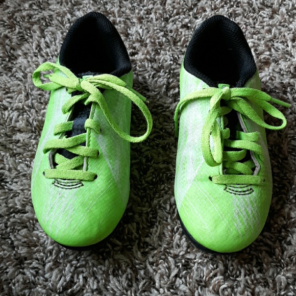#539Umbro soccer cleats. Size:11K - Picture 1 of 8